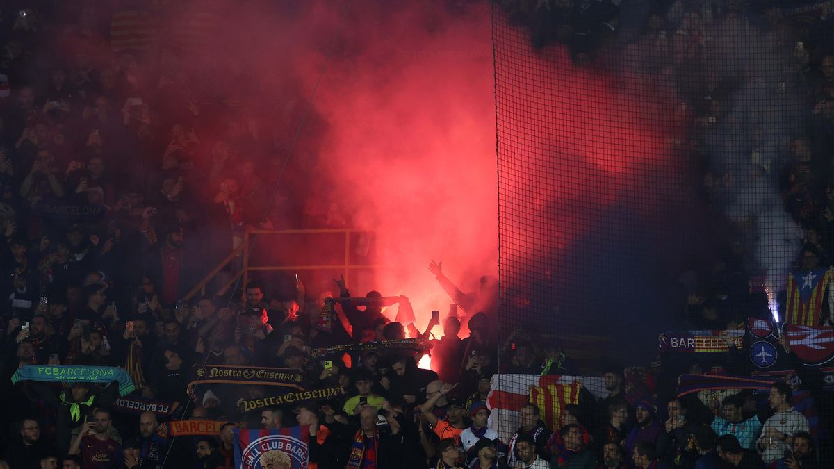 Fanoušci Barcelony se předvedli. Nebezpečná zábava v autobuse se rychle vymkla kontrole